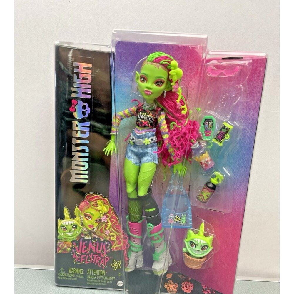 Monster High Venus McFlytrap Fashion Doll with Pet Chewlian
